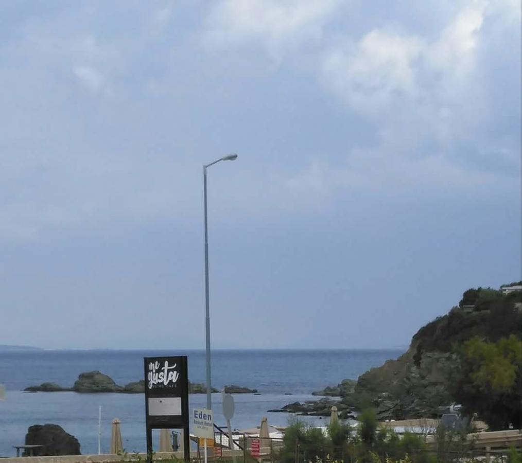 Me Gusta Suite By The Sea Anavyssos Exterior foto